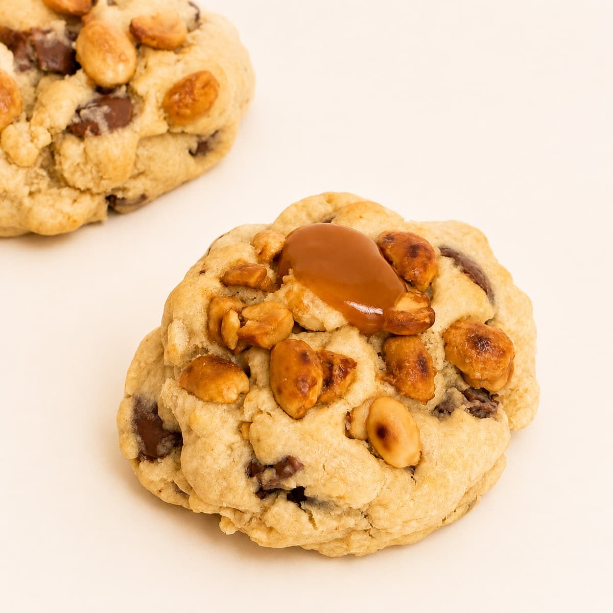 Cookie La Chula de caramelo casero, cacahuates tostados y chocolate con leche, galleta artesanal Cookie Club
